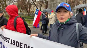 Lee más sobre el artículo ONG participa en la protesta frente a la Moneda convocada por patriotas y personal en retiro de FF.AA. de Chile, el 19 de Agosto de 2023.